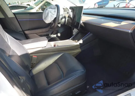 2020 Tesla Model 3 z USA, uszkodzony, nr VIN 5YJ3E1EA0LF670059